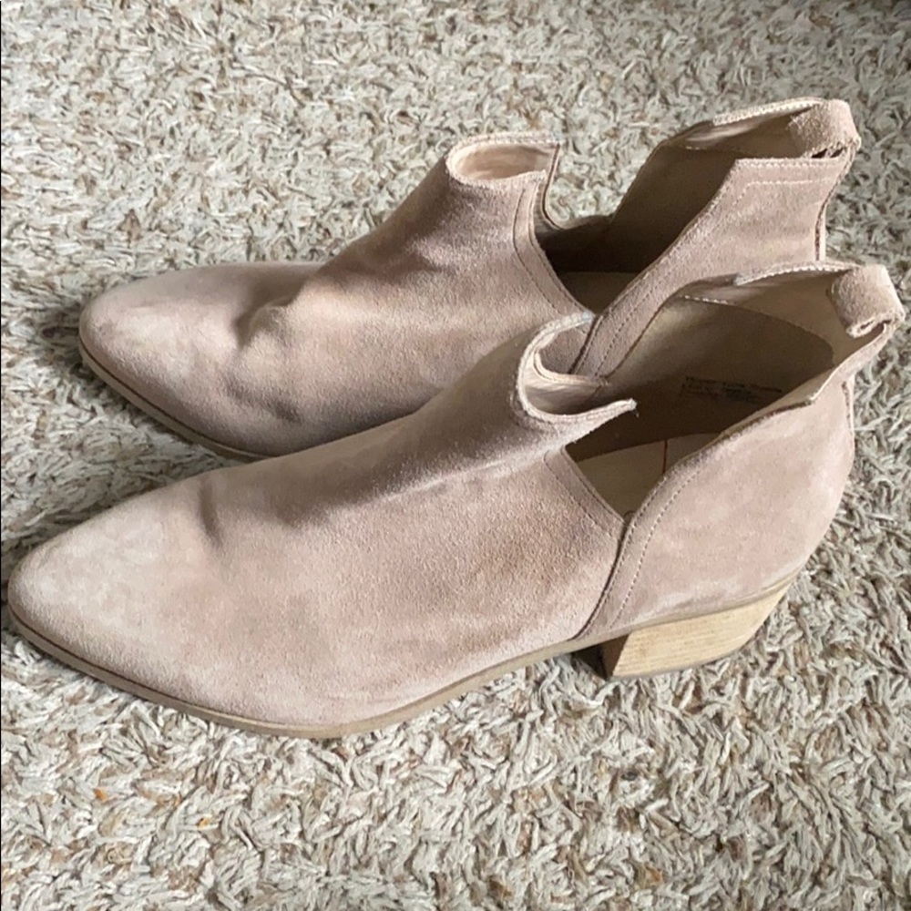 Pointy ankle boots